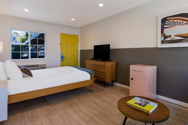 Signature Inn Oakland image 40